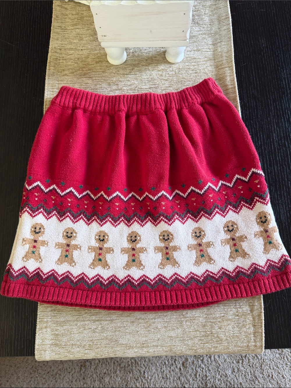 Gymboree girl’s red gingerbread sweater skirt